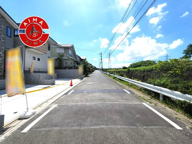 筑紫野市光が丘５丁目第1-2棟（2号棟）　の外観|前面道路含む現地の写真です。