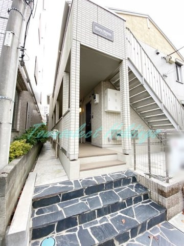 藤沢市湘南台３丁目のアパートのエントランス