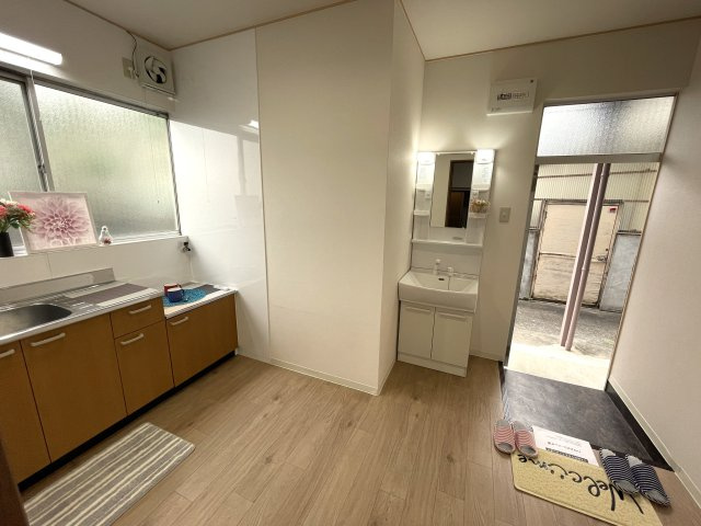 【価格改定】丘の上のラ・シエルのキッチン|窓のある明るいキッチンです◎（105号室）