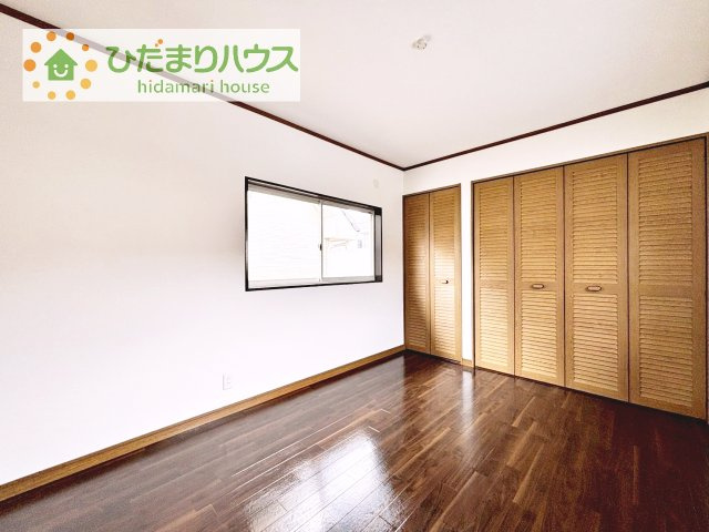 【寝室】 | つくば市下広岡　中古戸建 | 大きなベッドを置いても余裕の広さの主寝室♪