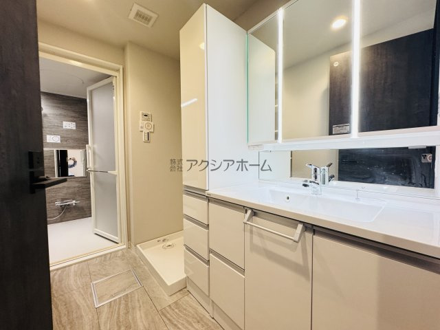 フォーラスタワー所沢の独立洗面台|使いやすいワイド洗面台