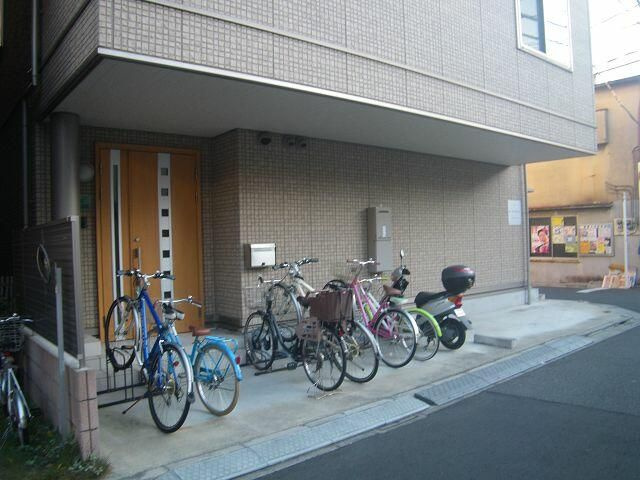 荒川区東尾久２丁目の賃貸マンションのエントランス