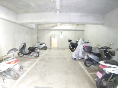 【駐輪場】 | 雨風を凌げる室内バイク置場♪