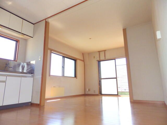 ベルメゾン本八幡の居間・リビング