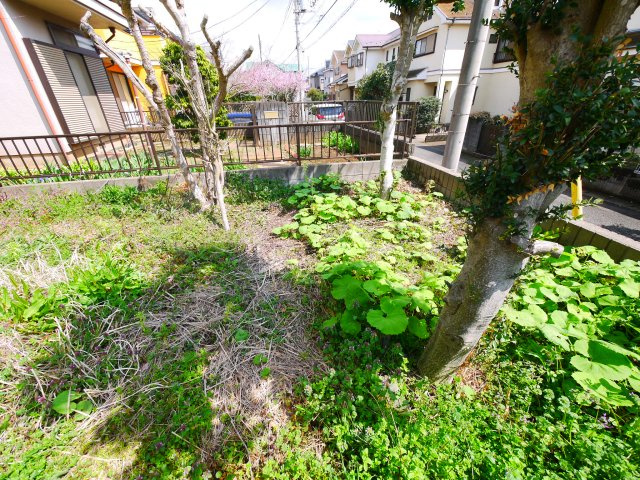 八街市富山　中古戸建の庭|平成6年6月築 4LDK 公営水道 リビング約14.7帖 2階にもトイレ 閑静な分譲地内
