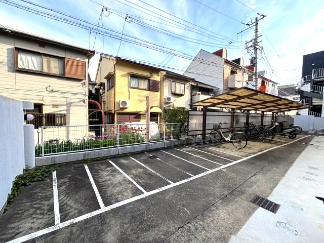 メゾン・ド・六甲パートⅡの駐車場