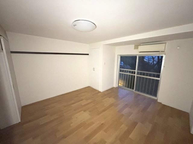 岡本梅林住宅６号棟の居間・リビング