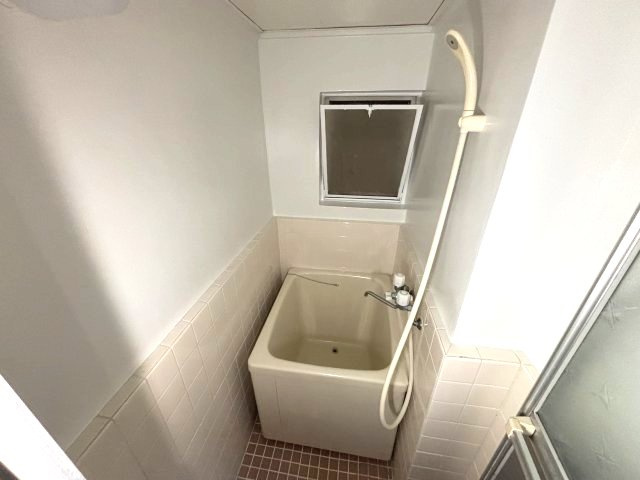 岡本梅林住宅６号棟の浴室