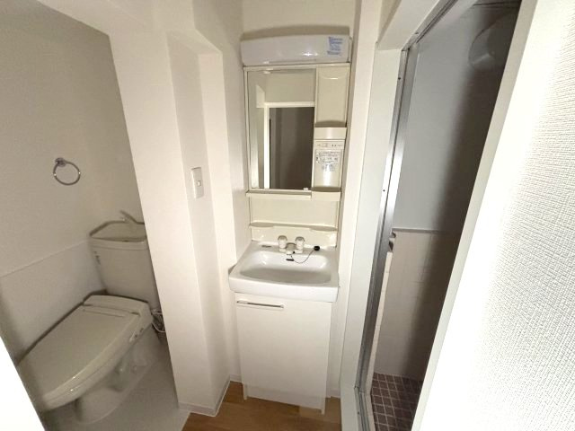 岡本梅林住宅６号棟の独立洗面台