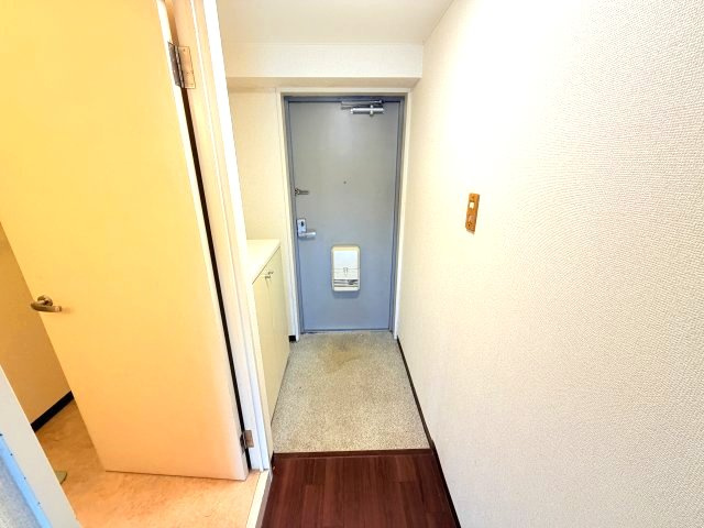 デュコムワイズの玄関