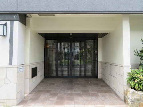 ライオンズマンション北白川のエントランス