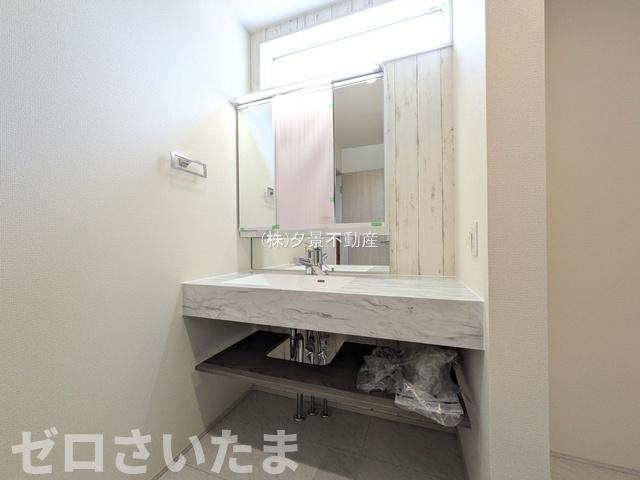 《仲介手数料無料》上尾市弁財１丁目7-34新築一戸建てブルーミングガーデンの独立洗面台