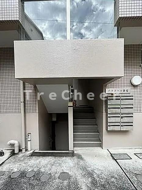 パラドール新宿のエントランス