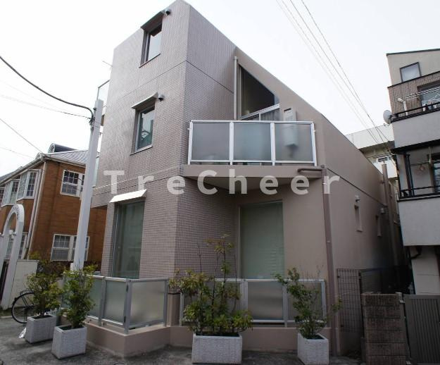 パラドール新宿の外観