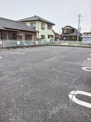 鶴見スクエアⅡの駐車場