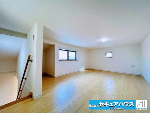 【中古戸建】名古屋市南区中江2丁目の内装|【ロフト】
◆収納や趣味スペースとして使える便利な空間です。
限られた面積でも空間を有効活用できます♪