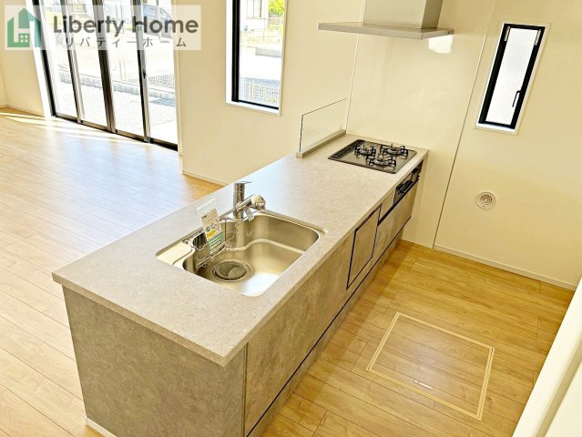 水戸市見川2期　新築戸建のキッチン|(1号棟)同仕様・同形状写真