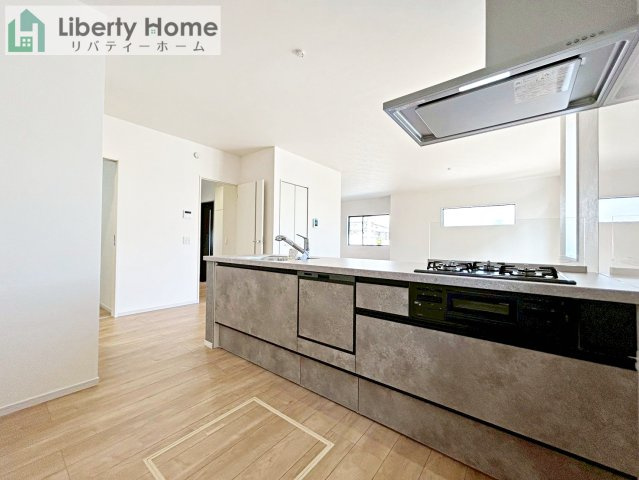 水戸市見川2期　新築戸建のキッチン|(1号棟)同仕様・同形状写真