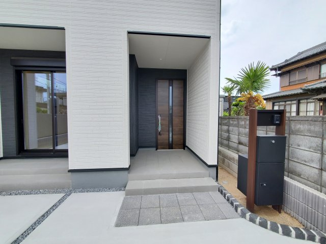 三郷市　番匠免1丁目　新築戸建　全1棟の玄関|施工例です