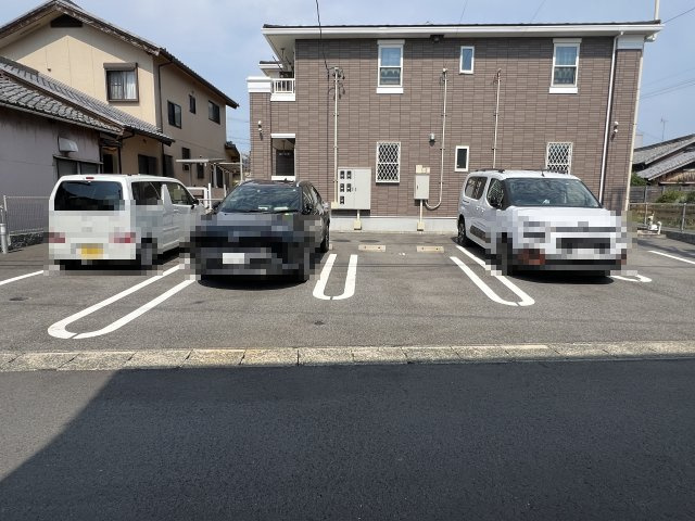 サザンナレッジの駐車場