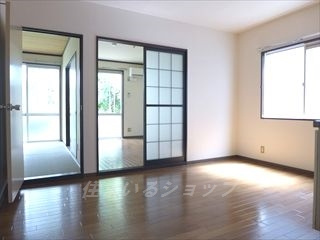 フレグランスやぐちの居間・リビング