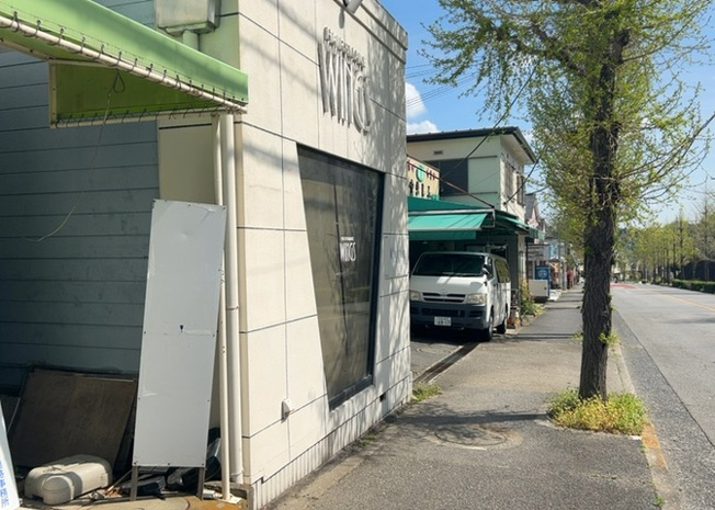 【外観】 | 家を建てる場合、方位は要チェックです。現実的に日当たりのよい家ならばリビングは南側、建築基準法でも北側に当たる家への配慮は求められています。土地を見学に行く際は、方位磁針を持って行くようにしましょう。