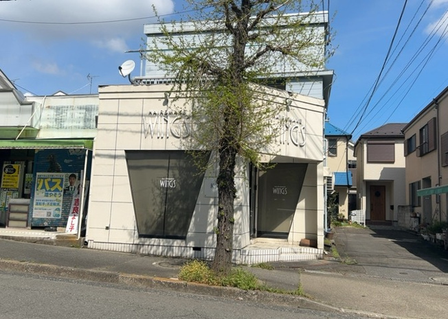 【外観】 | 現地に行くなら、物件の周囲の地形がどうなっているかを見ることも大切です。周辺より低くなっている土地では、大雨などで水が集まりやすいため、地盤が弱くなっているということも考えられるため、注意が必要です。