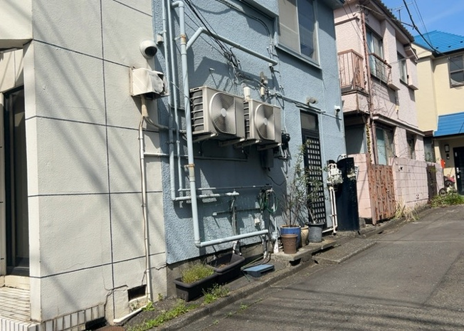 【外観】 | 土地購入を検討されている場合、境界杭がない状態で購入してしまうと境界確定測量をする必要があり、費用がかかります。購入の前に、売主、隣土地所有者立ち合いのもと境界を確定し境界杭を設置するのがベストです。
