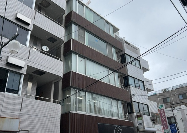 【外観】 | サンウッド町田ビル | 土地購入を検討されている場合、境界杭がない状態で購入してしまうと境界確定測量をする必要があり、費用がかかります。購入の前に、売主、隣土地所有者立ち合いのもと境界を確定し境界杭を設置するのがベストです。