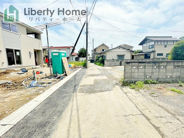 土浦市小松第7　新築戸建　4号棟の前面道路含む現地写真