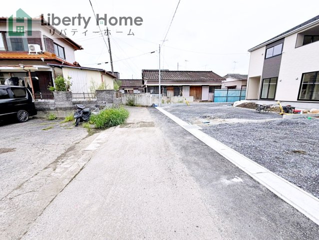 土浦市小松第7　新築戸建　4号棟の前面道路含む現地写真