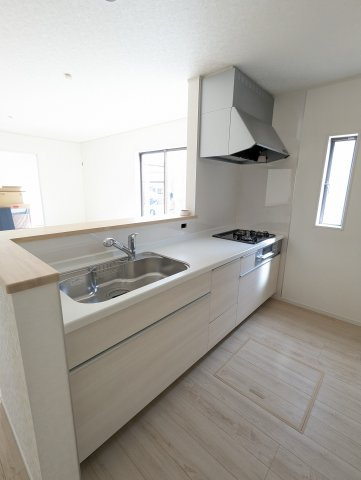 高萩市高萩　第３のキッチン|ゆったりとしたキッチンなので、ノンストレスでお料理が楽しめます♪（同施工物件）