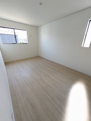 高萩市高萩　第３の洋室|洋室です。陽当たりが良くサッシにはペアーガラスを採用高い断熱性による省エネで快適な暮らしを～！