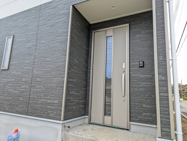 高萩市高萩　第３の玄関|エントランスです。玄関はお家の「顔」家族全員でこれからの住まいを大切に～（同施工物件）
