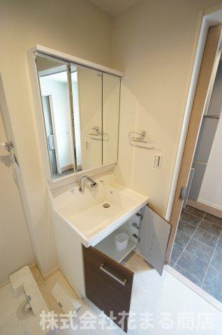 オーナーズヒルⅡの独立洗面台|当日の見学大歓迎！
物件、駅でお待ち合わせでのご案内歓迎！