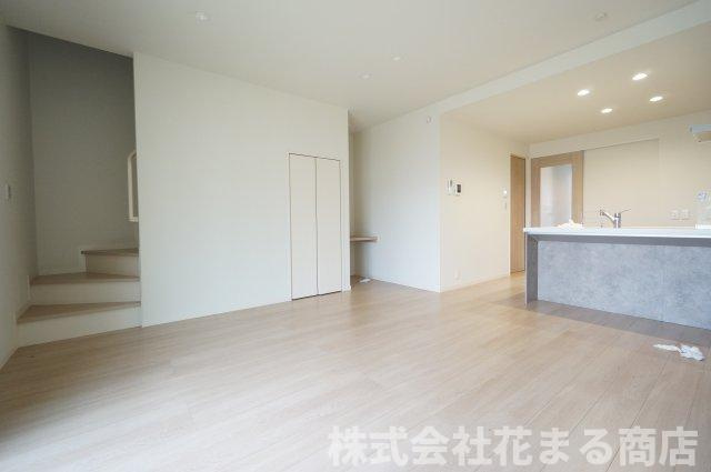 オーナーズヒルⅡの居間・リビング|物件、駅でお待ち合わせでのご案内歓迎！