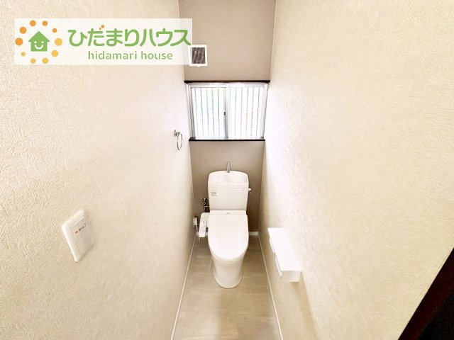 【トイレ】 | つくば市自由ケ丘　中古戸建 | 小窓が付いているので、トイレも明るい空間になっております♪