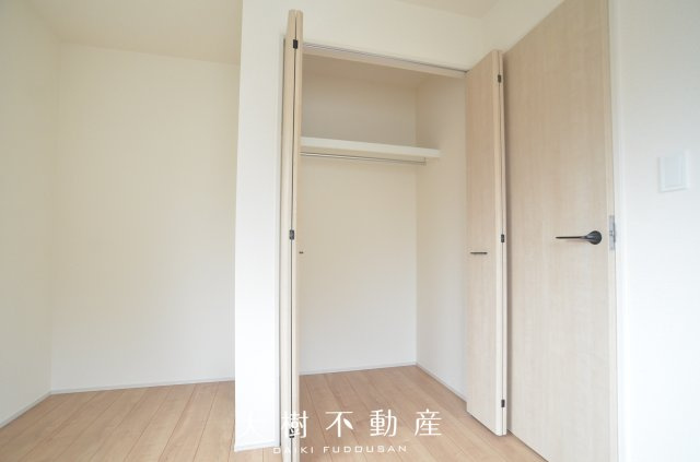 【洋室】 | 綾瀬市上土棚中6丁目　新築戸建て　全１棟【仲介手数料無料】 | 2階　洋室3（5.25帖）クローゼット
