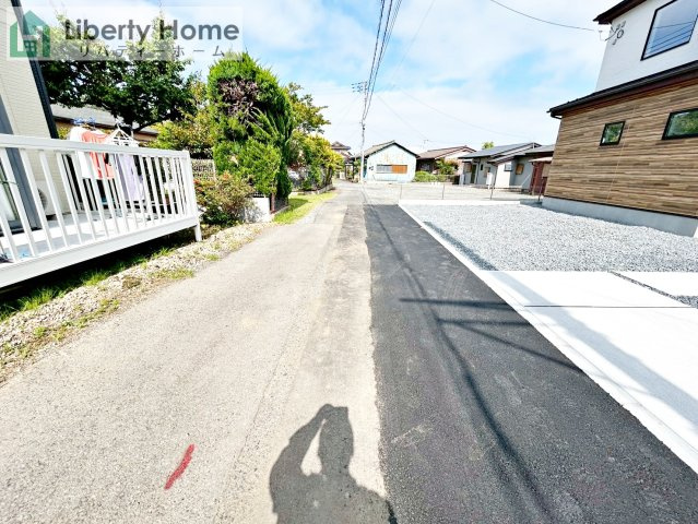 日立市諏訪町1期　2号棟　新築戸建の前面道路含む現地写真