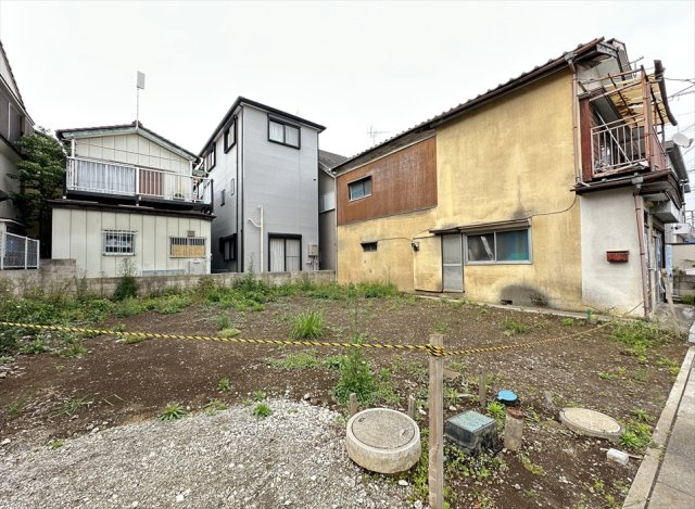 【外観】 | 富士見市水谷東3丁目　建築条件なし売地　全1区画　(志木本店) | 販売現地／2026年4月24日撮影　
スーパーやコンビニなど買い物施設が徒歩圏内に充実した住環境。