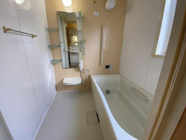 【利便性◎】高知市新屋敷　中古一戸建ての浴室|ゆったりくつろげるバスルーム