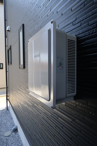 《仲介手数料無料》上尾市大字上20-8新築一戸建てブルーミングガーデンのその他|太陽光パネルのパワコン