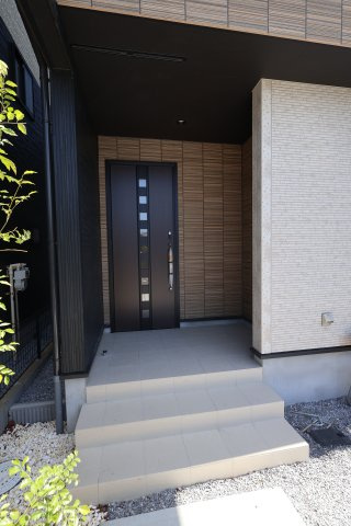 《仲介手数料無料》上尾市大字上20-8新築一戸建てブルーミングガーデンの玄関