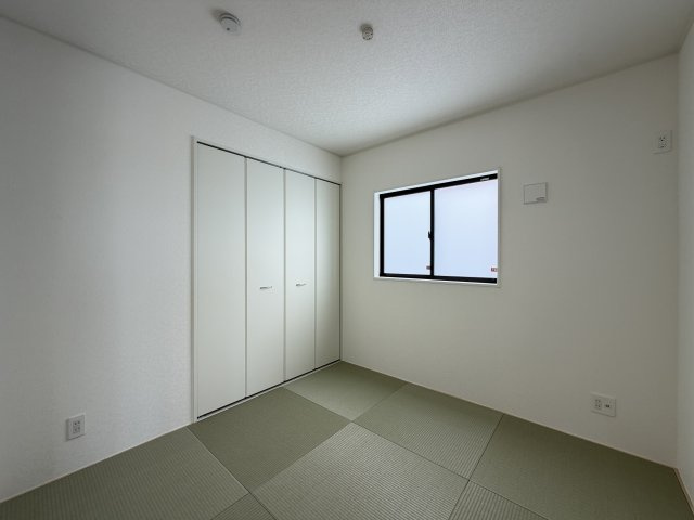 宜野湾市上原　第2（全3棟）ラスト2号棟の和室|2号棟　和室4.5帖＋収納付き♪