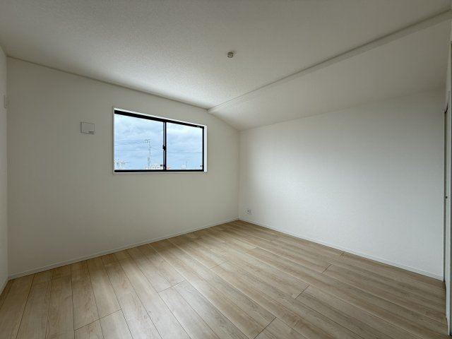 宜野湾市上原　第2（全3棟）ラスト2号棟の洋室|2号棟　洋室7.5帖＋CL付き♪