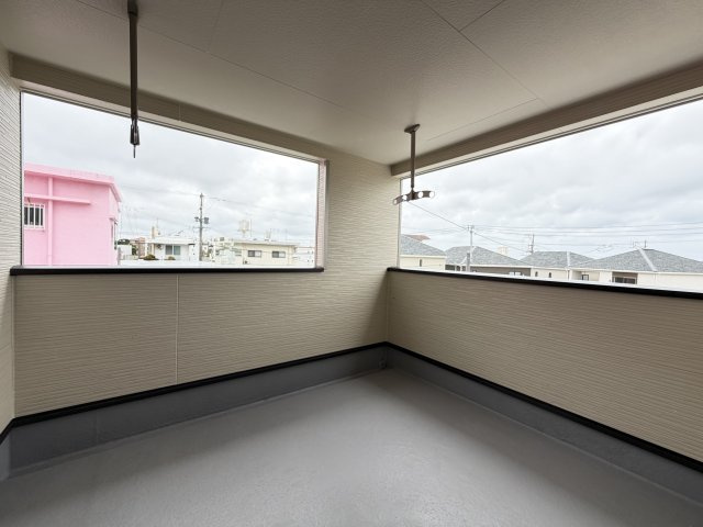 宜野湾市上原　第2（全3棟）ラスト2号棟のバルコニー|2号棟　広々ルーフバルコニー♪