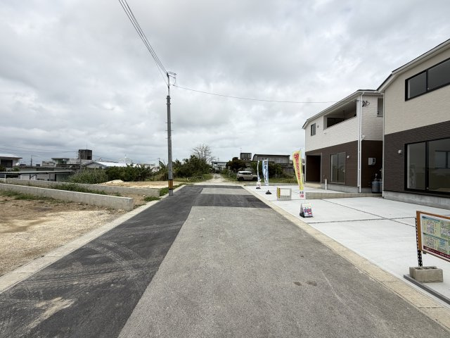宜野湾市上原　第2（全3棟）ラスト2号棟の前面道路含む現地写真|※北西側6m♪