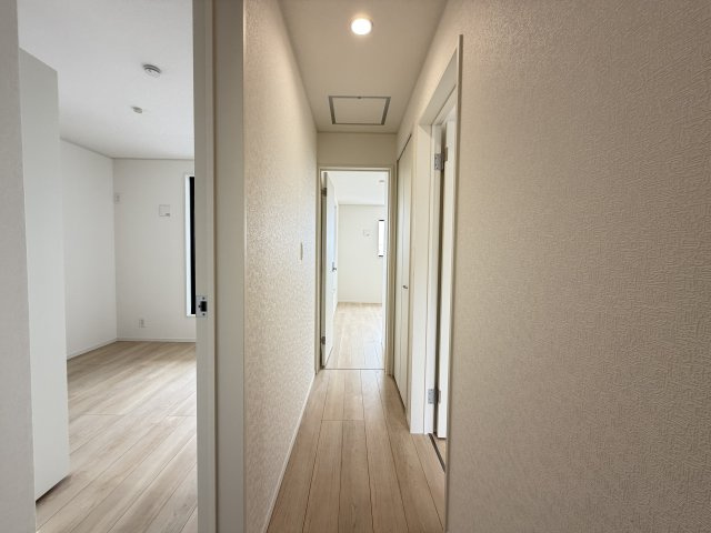 宜野湾市上原　第2（全3棟）ラスト2号棟の内装|2号棟　2階ホール♪