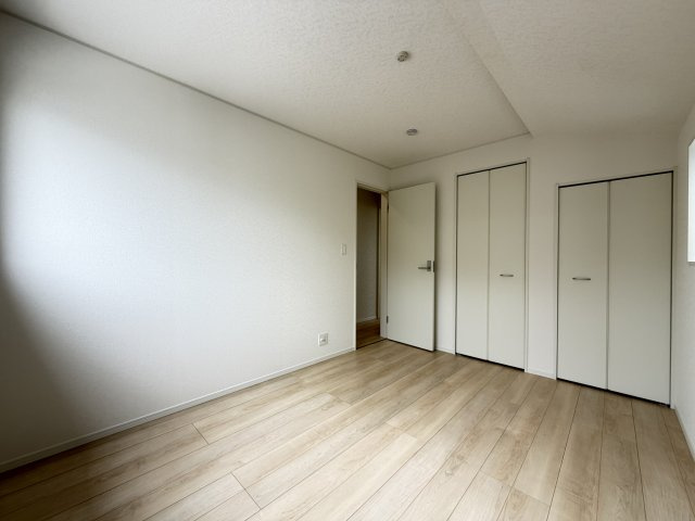 宜野湾市上原　第2（全3棟）ラスト2号棟の洋室|2号棟　洋室6帖＋Wクロゼット付き♪
