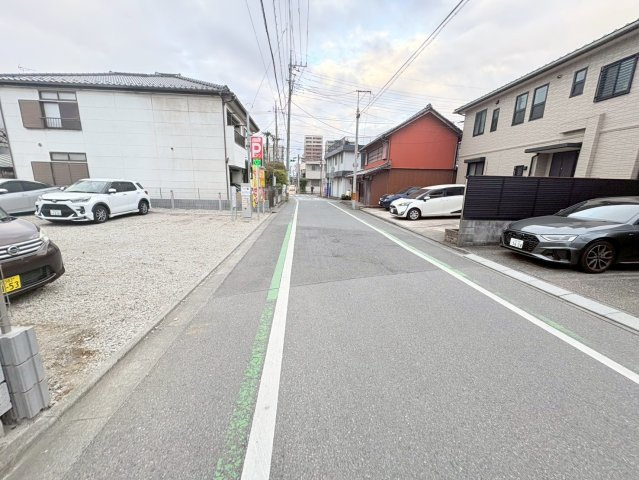 川越市中原町1丁目　建築条件なし売地　西武新宿線『本川越駅』徒歩4分　【中央小学区】の前面道路含む現地写真